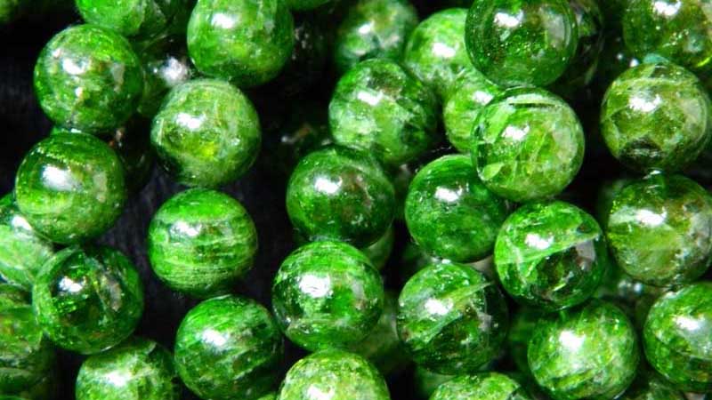 Sắc xanh đặc biệt của đá Diopside.