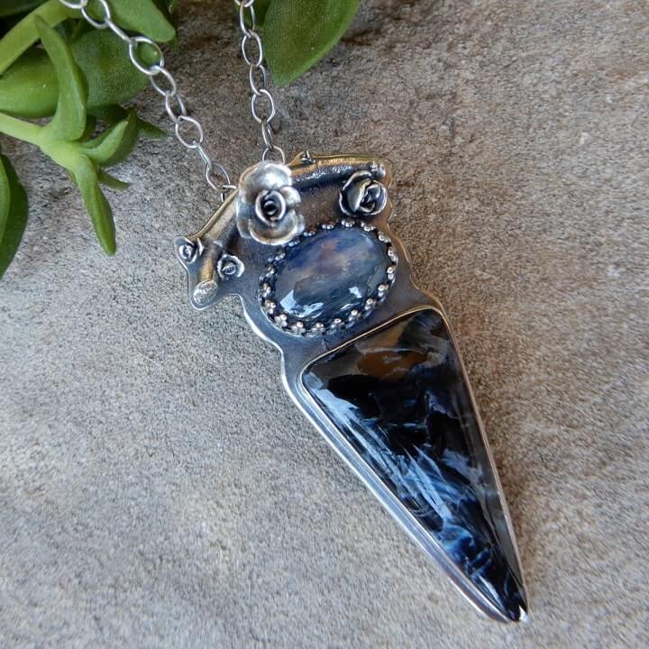 Pietersite là ngọn đuốc, thắp sáng bạn và dẫn bạn đi đúng con đường trên hành trình chinh phục ước mơ