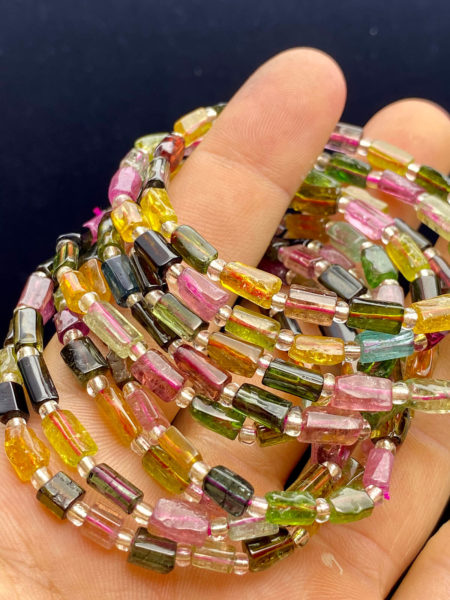 Chính vì đây là chất đá đa sắc nên Tourmaline phù hợp với mọi loại mệnh (đa mệnh).