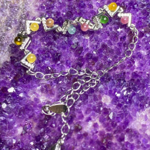 Chính vì đây là chất đá đa sắc nên Tourmaline phù hợp với mọi loại mệnh (đa mệnh).