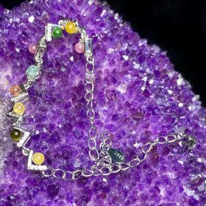 Lắc tay đá Tourmaline là những chiếc lắc may mắn được tạc hoàn toàn 100% từ đá tự nhiên.