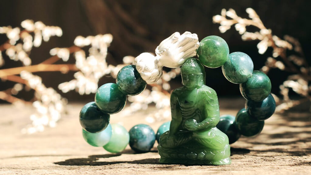 Vòng đá Chalcedony Với Màu Sắc Xanh Vân Tự Nhiên Hợp Cho Người Mệnh Mộc Và Mệnh Hỏa