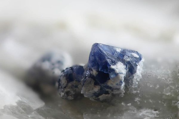 Tinh thể Spinel xanh được tìm thấy tại Lục Yên