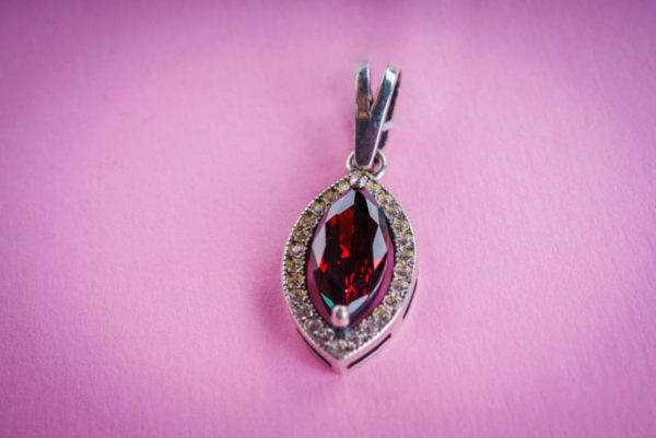 Mặt dây chuyền đá Spinel