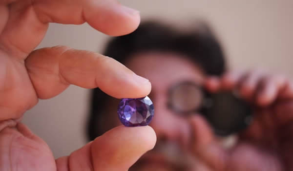 Vì sao Infinity Gems An Thịnh thường ít làm chứng thư kiểm định sẵn? 1