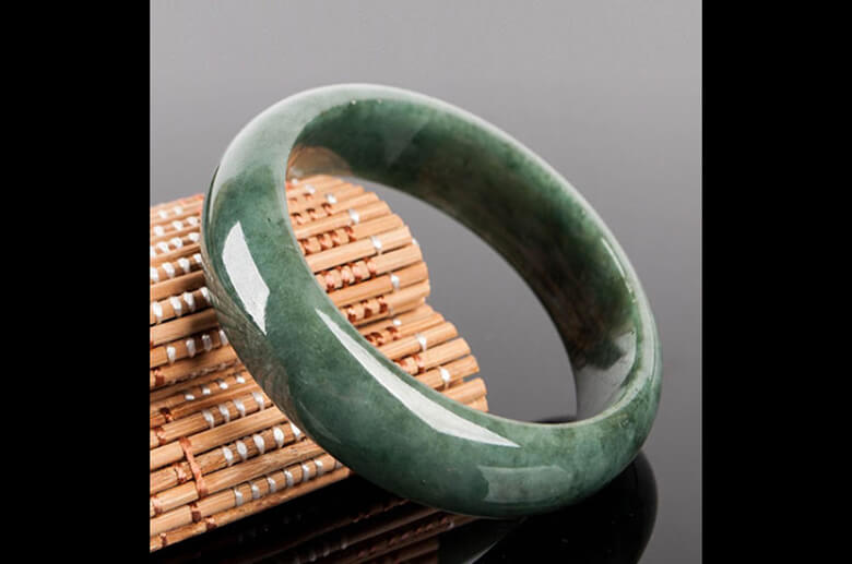 Phỉ Thúy Du Thanh (油 青 翡 翠) Phỉ Thúy Du Thanh (油 青 翡 翠)