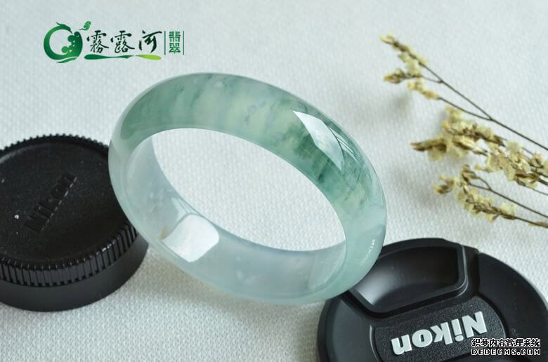 Phỉ Thúy Lão Khanh Chủng (老 坑 翡 翠) Phỉ Thúy Lão Khanh Chủng (老 坑 翡 翠)