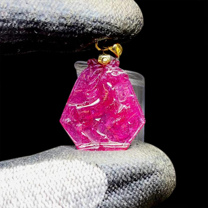 Mặt Dây Chuyền Ruby Thái - Tạc Hình Ngựa - Móc Vàng #MRB-0820-02